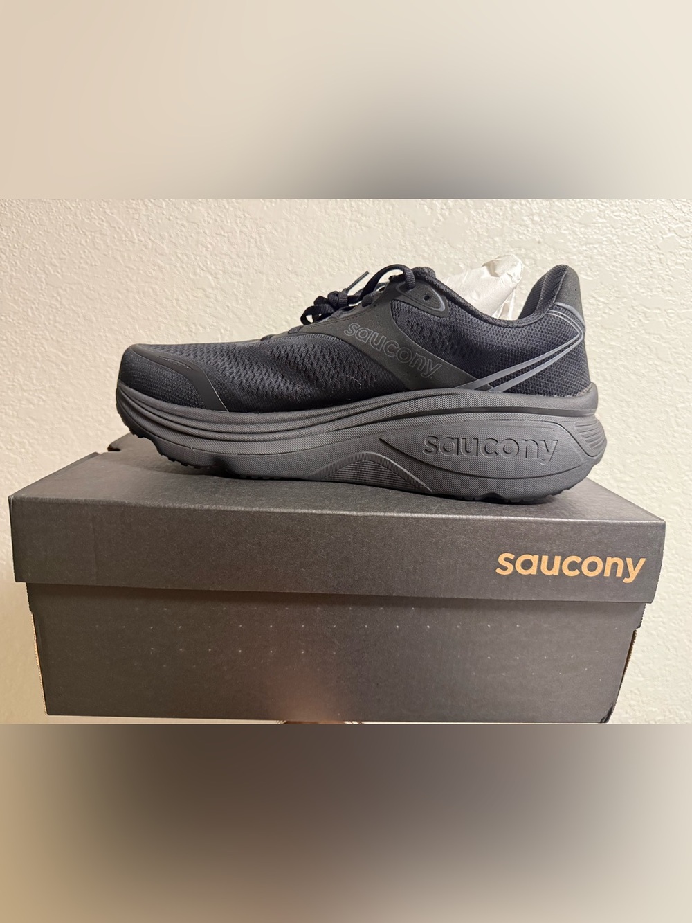 Saucony Men's Black Athletic Running Shoe - All-Black Design
